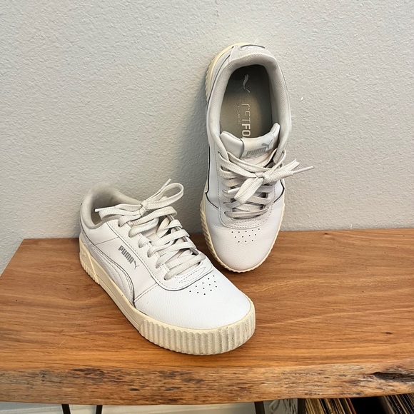 PUMA Women's Carina White Leather Low Platform Fashion Sneaker Size 7 - Picture 1 of 5
